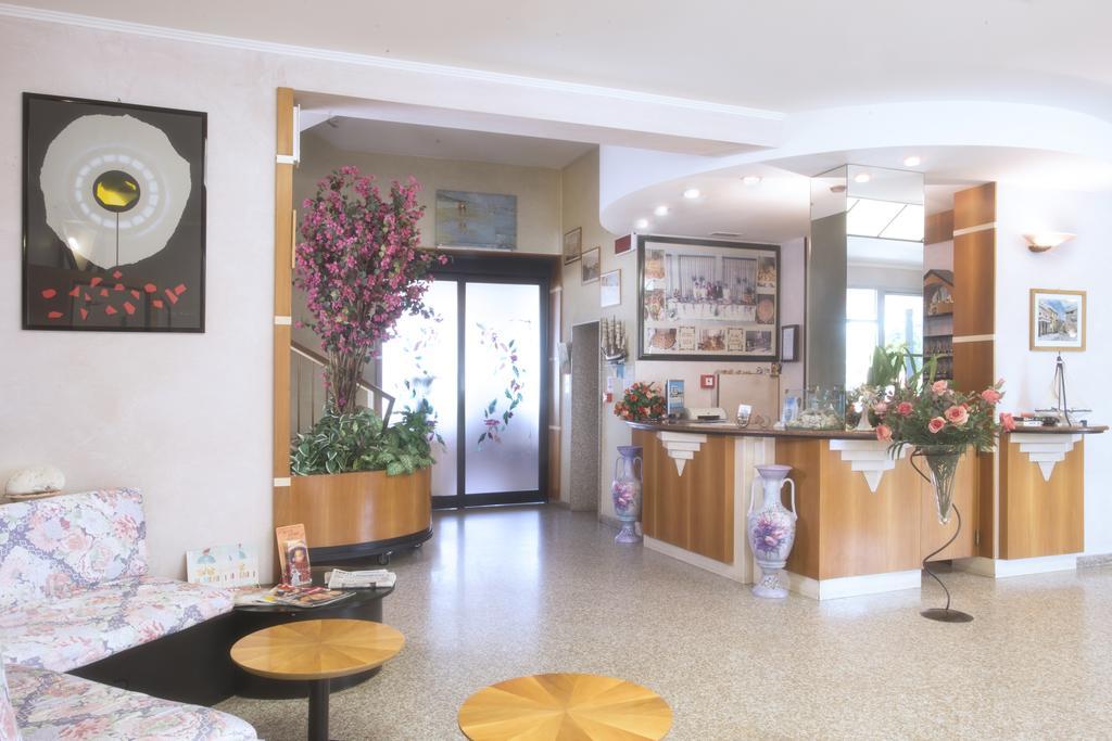 Hotel USA Rimini Buitenkant foto